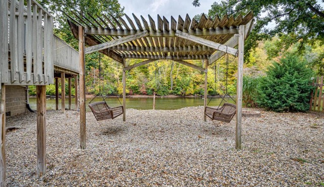 Riverfront Brookston Retreat w/Deck & River Tubes in Brookston