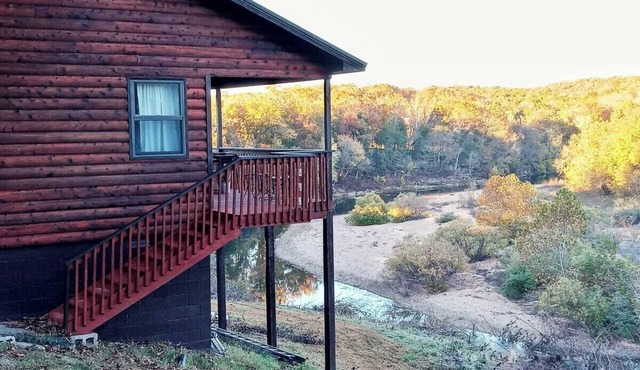 Riverfront Eagle Cabin: Private Kings River Access, 15 Min to Eureka Springs in Berryville