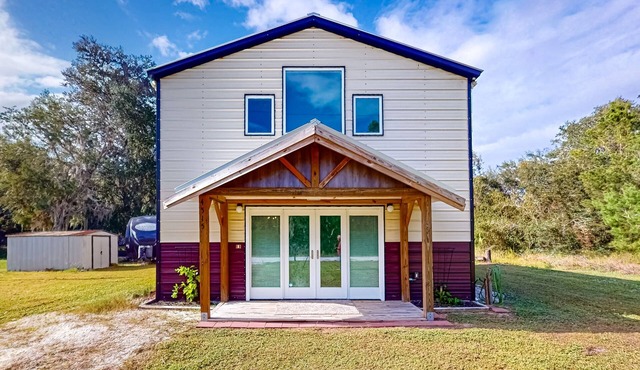 Riverfront home with internet, washer and dryer, and perfect for kayaking
