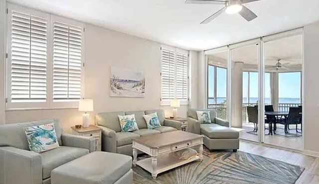 Riverfront Stay with Golf Views in Fort Myers