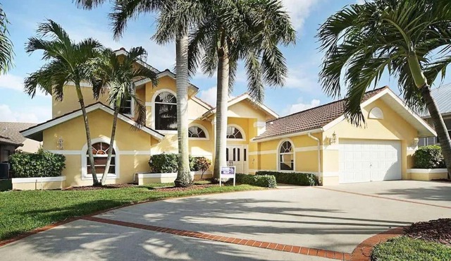 Riverhouse King - Cape Coral Riverfront Escape in Cape Coral