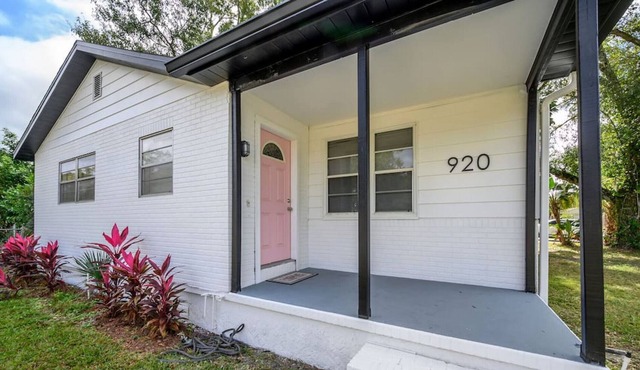 Riverside Heights home with detached guest house.