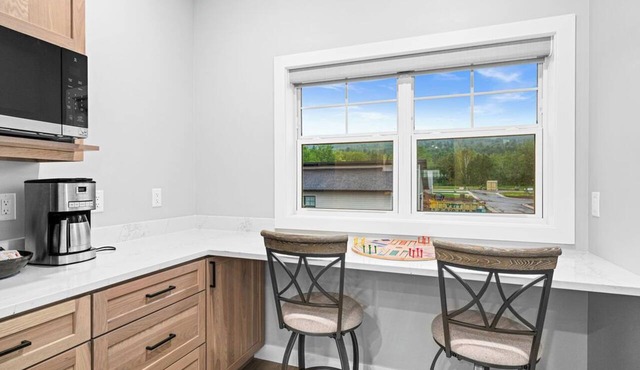 RiverWest Superior Chalet - River Front - Sauna - Dog Friendly in Duluth