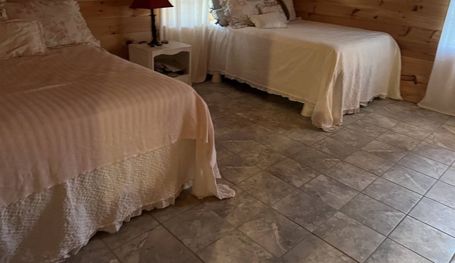 Rolling Meadows Countryside Cabin, Pets Welcome! in Faunsdale