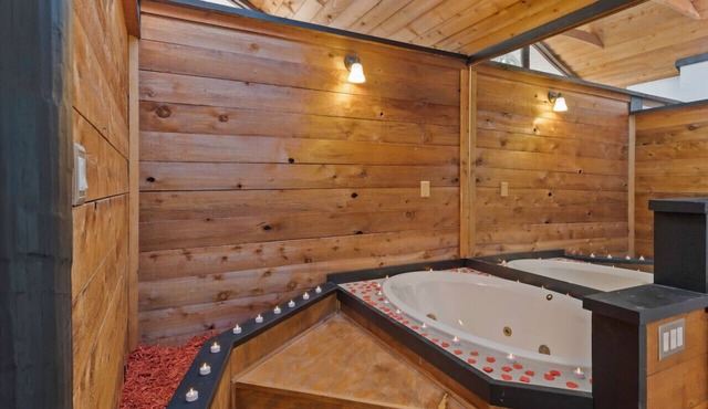Romantic Cabin w/Balcony + Tub + Hammock + Grill