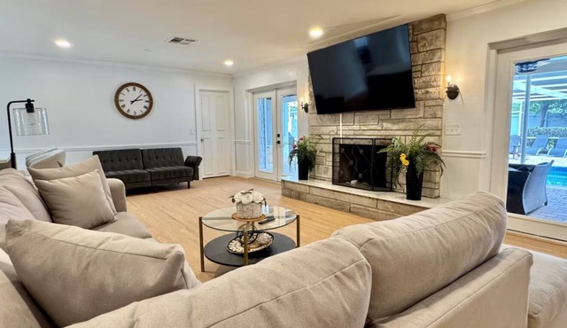 ROYAL CREST RETREAT - HEATED POOL - SLEEPS 16 TAMPA BAY AREA 🏡🌴