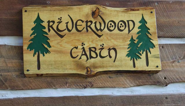 Rustic Riverfront Cabin in Mt. Hood- Hiking, Skiing, and Outdoor Adventures in Rhododendron