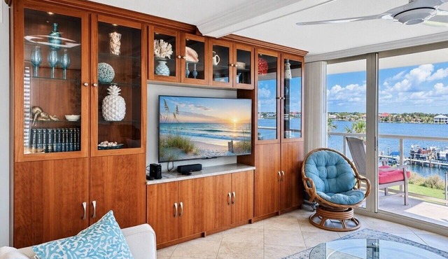 Sabine 3D Waterfront Bay Views Sleeps 6