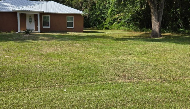Safe, comfortable, large yard for parking RV, horse trailer parking,
