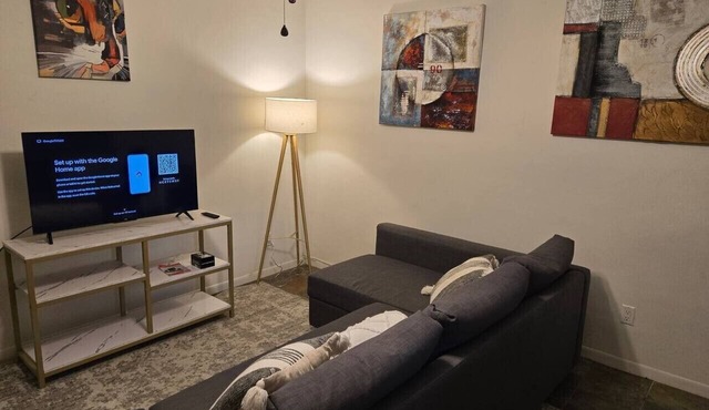 Safe/Quiet - 1 Bed Apt. - 5 mins to Downtown