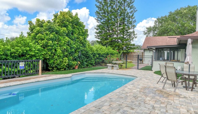 Sail Away- Lovely Home, Heated Pool, Near Beach, Foosball Table, Pet Friendly