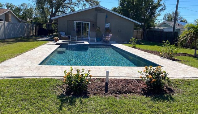 Salt water pool house near beach for monthly rental