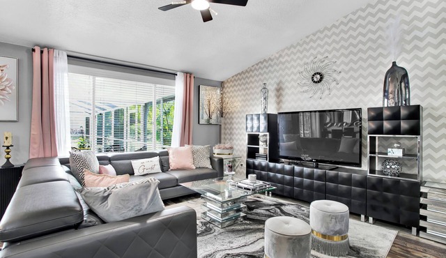 Saltwater Heated Pool 15 Min to Downtown & Parks