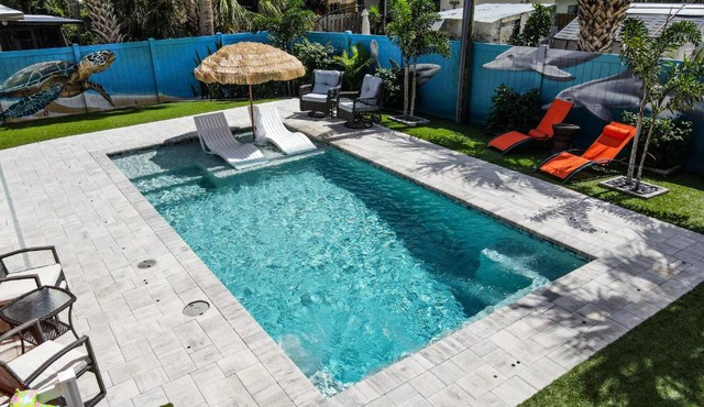 Saltwater pool, 386 steps to ocean, themed bedrooms & amazing rocket launch view