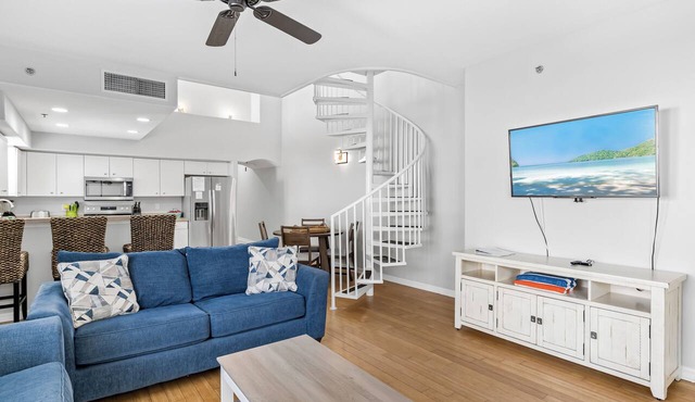 Sand Isle II F—Lofted Beachfront Condo w/2 Balconies, Pool, & Walkable Dining in Indian Rocks Beach