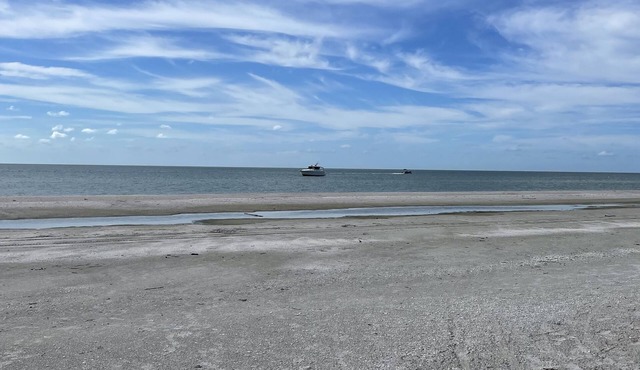Sanibel Shore C1- 2-bedroom Cottage Sanibel near the beach