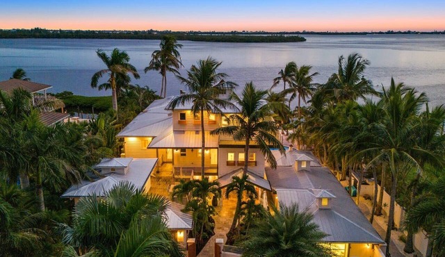 Sarasota Bay Luxury Retreat | Sleeps 19 w/Pool, Spa & Waterfront Views