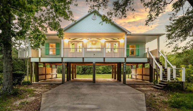 Sassy Seas 2BR Cottage near Ocean Springs: Gulf Views, w/Balcony & Fire Pit