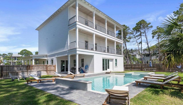 Seagrove Palace with Pool Waterfall, Walk to Beach
