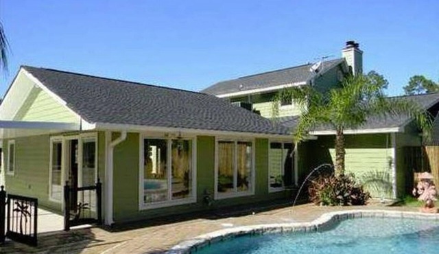 Secluded Private 4-bedroom house with WiFi, AC pool/hot tub/bar Gulfport in Gulfport