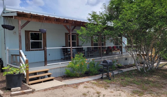 Semi secluded cabin on 2 acres with ample wildlife near lake Corpus Christi. in Mathis