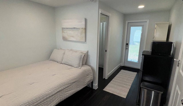 Separate-entrance Charming South Tampa Studio