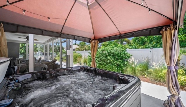 Serene 3-bedroom house with AC in charming Venice