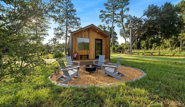 Serene and Cozy Cabin near Gilchrist Blue Springs, Perfect for a Small Town Florida Getaway