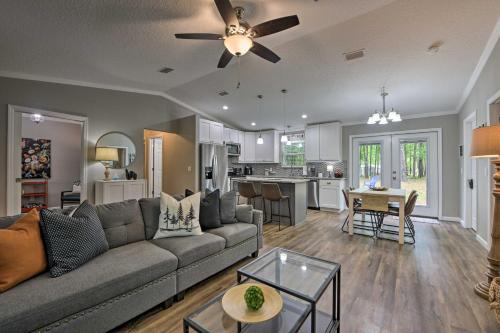 Serene Live Oak Home w/Fire Pit by River + SOSMP!