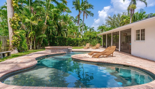 Serene Pool & Spa Home near Sanibel Island, Beaches and Downtown Fort Myers.