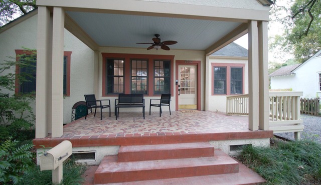 Shady Oaks 4 bedroom Compound! 25 min walk to Tiger Stadium!