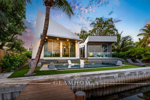 Signature Waterfront Villa by The Glamhomes