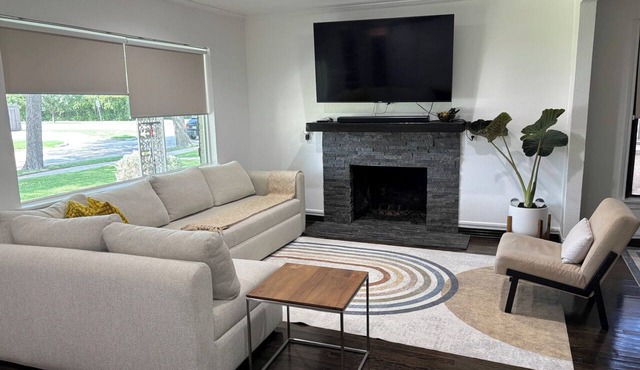 Simple Comforts,Midway Hollow Dallas:WFH Office: Relocations.Pets welcome in Dallas