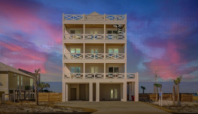 Sky High-home w/pool, sleeps 26!