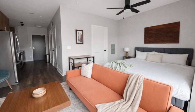 Sleepover | Vibrant Studio + Gym/Sauna - Omaha in Omaha