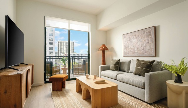Sleeps 12 2 Suites in New Luxury Hotel w/Rooftop Pool | Sense28 by AvantStay
