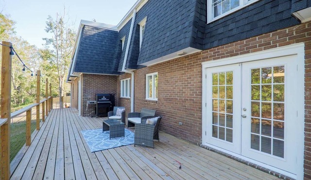 Sleeps 18 Riverfront Getaway with Game Room & Deck in Valdosta
