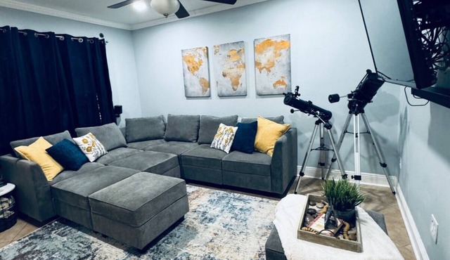 Sleeps 9 Free Parking Family-Friendly 8 miles from the French Quarter
