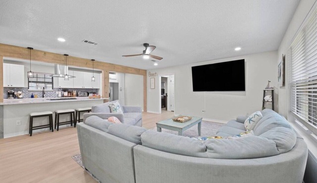 Sleeps Ten, Pet friendly, White sand beaches