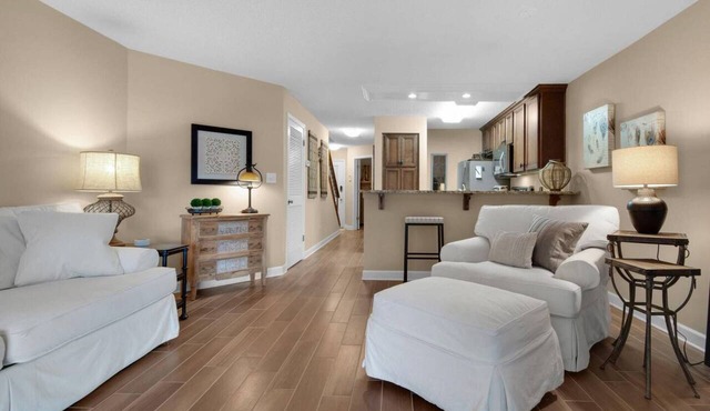 Snowbird Friendly-Lakeside Condo | Tennis, Pools, Golf, Marina(w/Fee)|Short ride to Destin and Eglin
