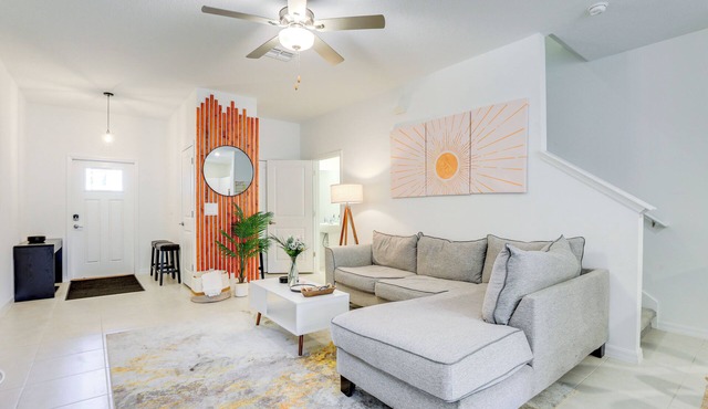 Snowbird Haven Townhome w/Pool Access Near Tampa!