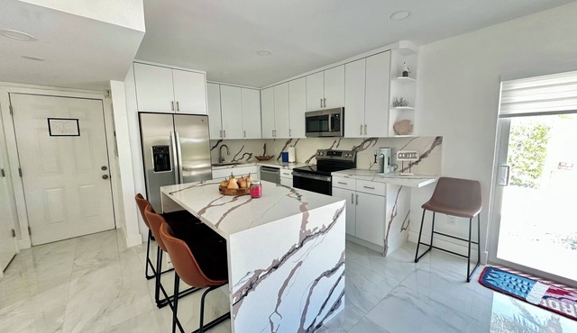 Snowbird Paradise Canal-Front 1BR Minutes to Sombrero