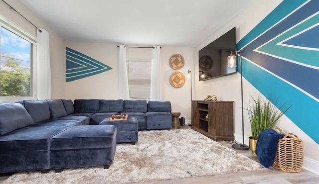 Spacious 3-bedroom house in Tampa[Near Airport][Near Stadium][Spacious Backyard]