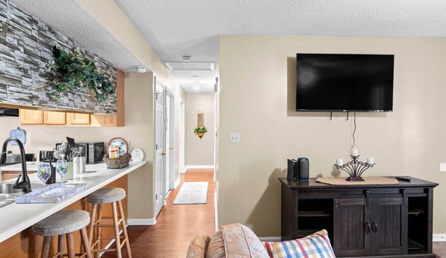 Spacious 3BR Home 10 Min to Downtown Big Yard in Brighton