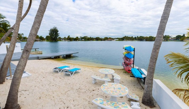 Spacious 4-bedroom house in beautiful Hialeah with AC