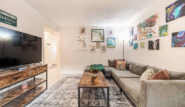 Spacious 4BR | Near UF & Shands | Pool + Gym in Gainesville