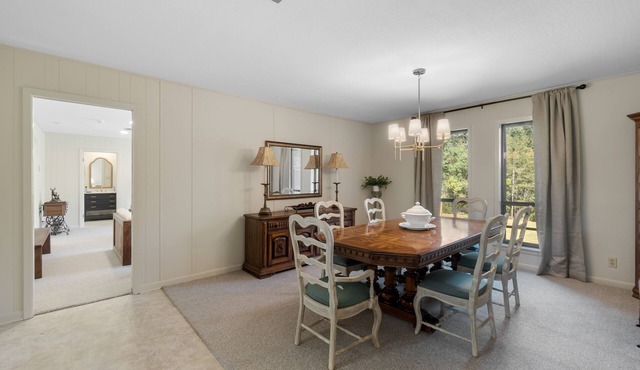 Spacious 4BR Retreat Fish Pond, Fire Pit&Game Room