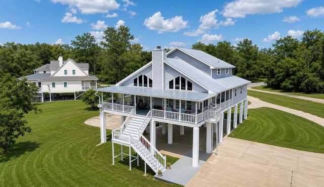 Spacious 4BR River Retreat Near Biloxi Beaches