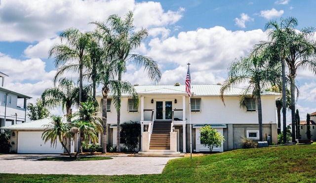 Spacious 5-bedroom waterfront estate on the Crystal River with a pool and dock!