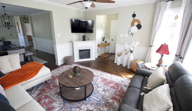 Spacious 5-bedroom bungalow in welcoming Berwyn in Berwyn